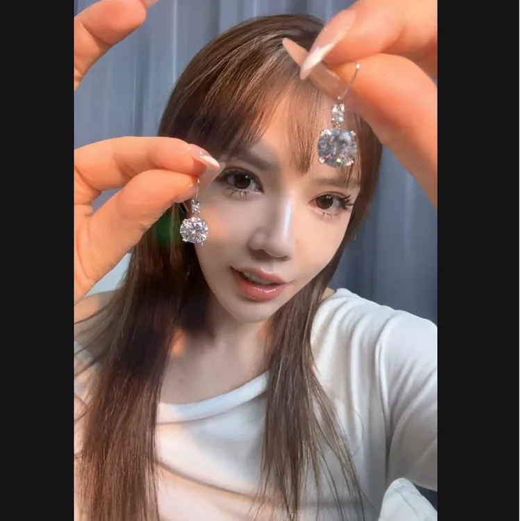 铜合金锆石耳饰 铜合金合成锆石耳饰精致轻奢超闪流苏耳环银色