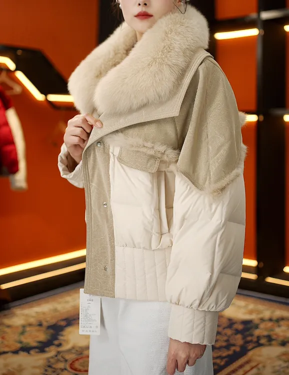 文-2025新款时尚羽绒服皮毛一体百搭时尚保暖米色