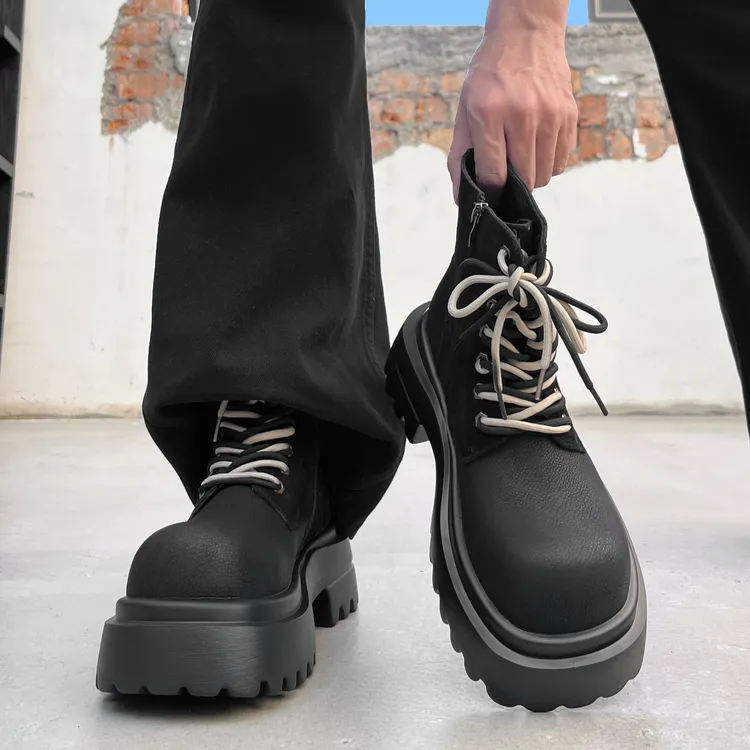 马丁靴男经典双拼色厚底美式工装靴港风德比鞋冬季轻便中帮机车靴