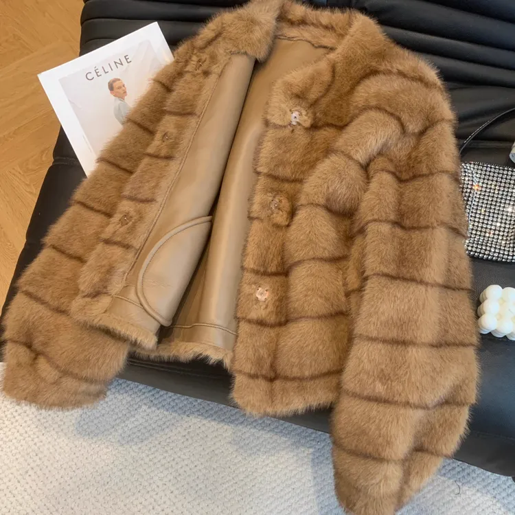 高端气质毛茸茸保暖外套女冬季2025新款加厚千金风皮毛一体短上衣
