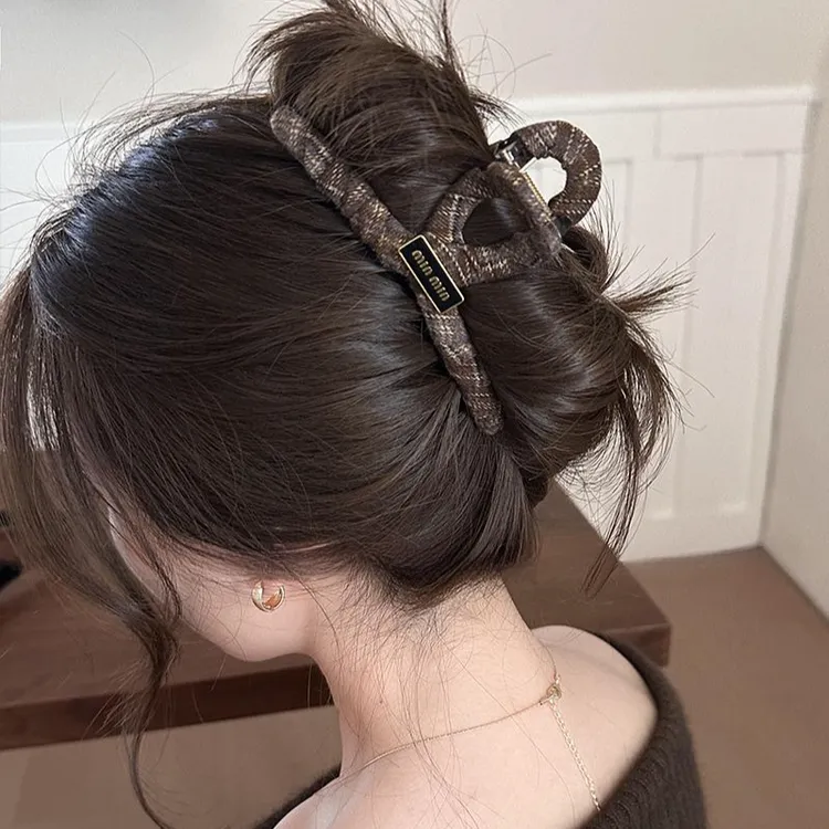 复古布艺格纹金标头发抓夹女2025新款高级感发夹大号鲨鱼夹子发饰