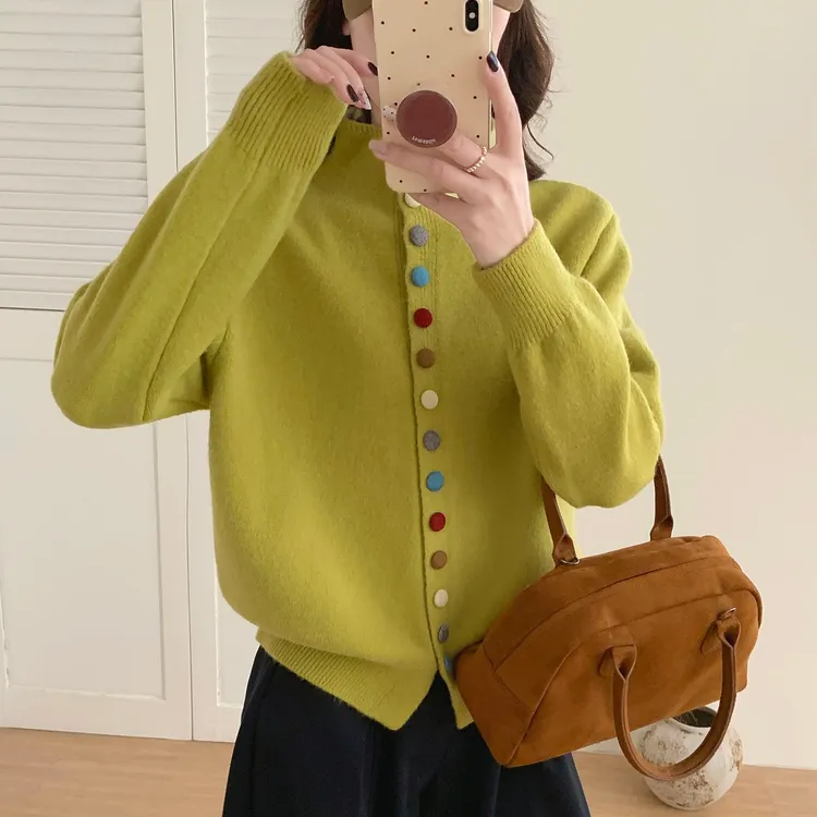 2025秋冬新款设计感单排彩扣温柔软糯针织开衫撞色上衣