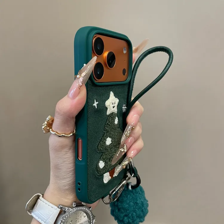 复古绿绒布刺绣圣诞树适用iPhone17pro手机壳16pm可爱15个性14pro