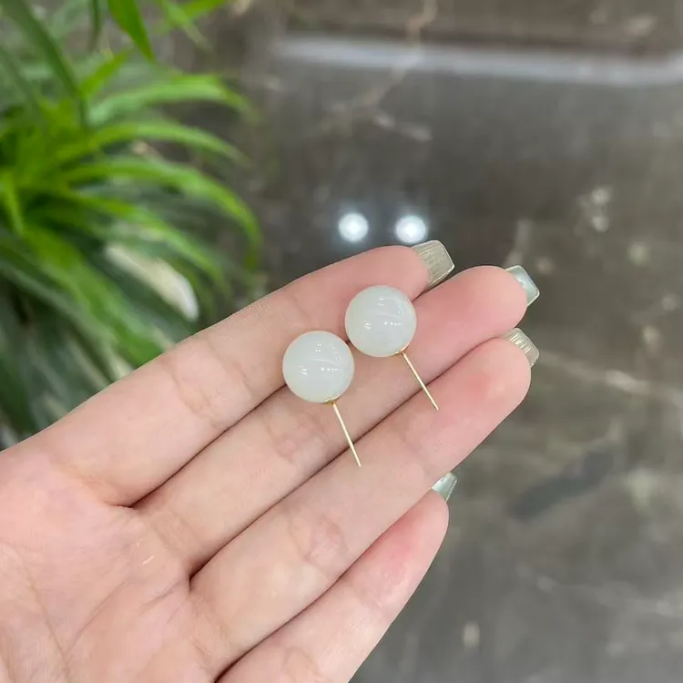 【云上叙】18K金镶嵌和田玉耳钉-V40942-M（甄选）