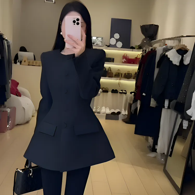 赫本风复古黑色西装毛呢外套女冬厚黑穿搭小香风沙漏腰呢子连衣裙