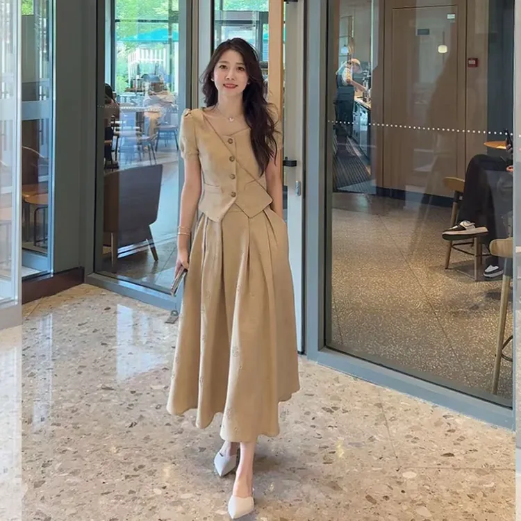 2025夏季高级感气质收腰卡其干金套装上衣+高腰半裙2