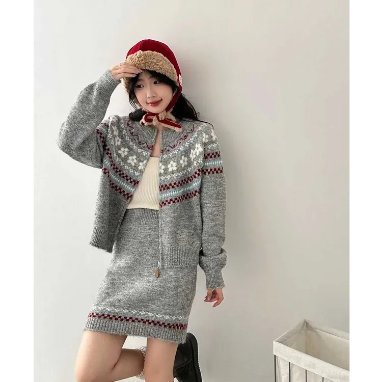 软糯费尔岛提花圆领开衫毛衣女秋季复古设计感显瘦长袖保暖针织衫