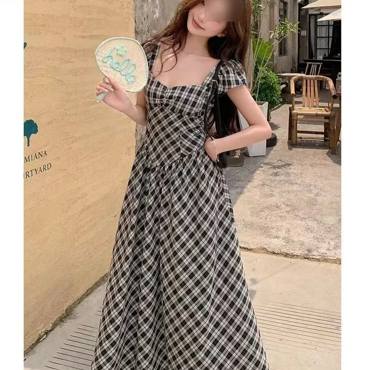 法式设计感格子连衣裙女春夏新款高级感度假风显瘦复古收腰长裙子