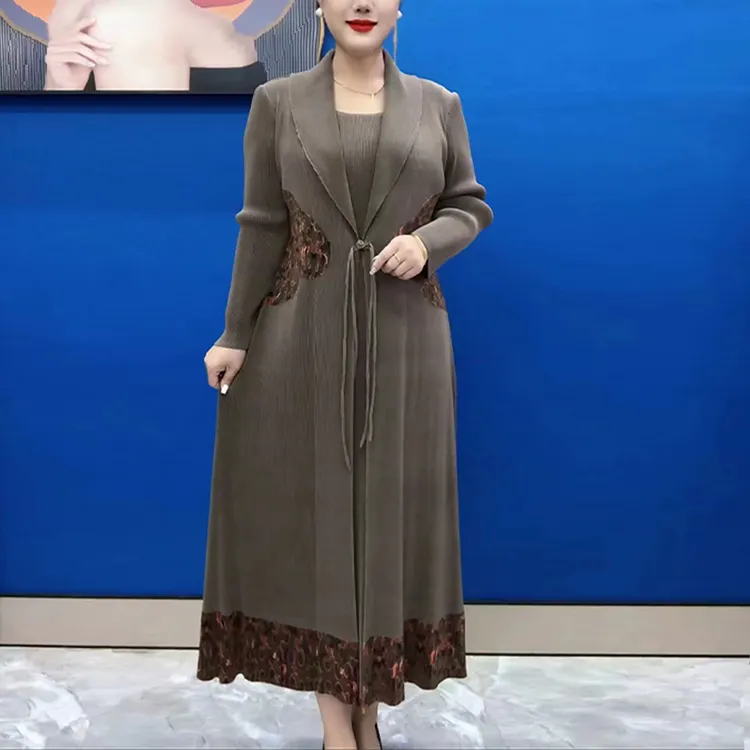 中年妈妈中国风盘扣假两件风衣裙秋季新款大码女装收腰显瘦打底裙