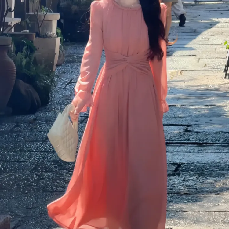 法式高级感名媛气质连衣裙女装裙子初秋新款度假风收腰显瘦长裙子