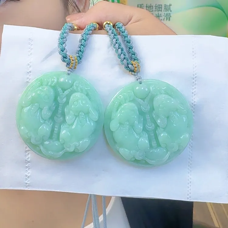 天然翡翠A货绿双貔貅吊坠送绳子高48+宽48+厚11+（多样性发其一）