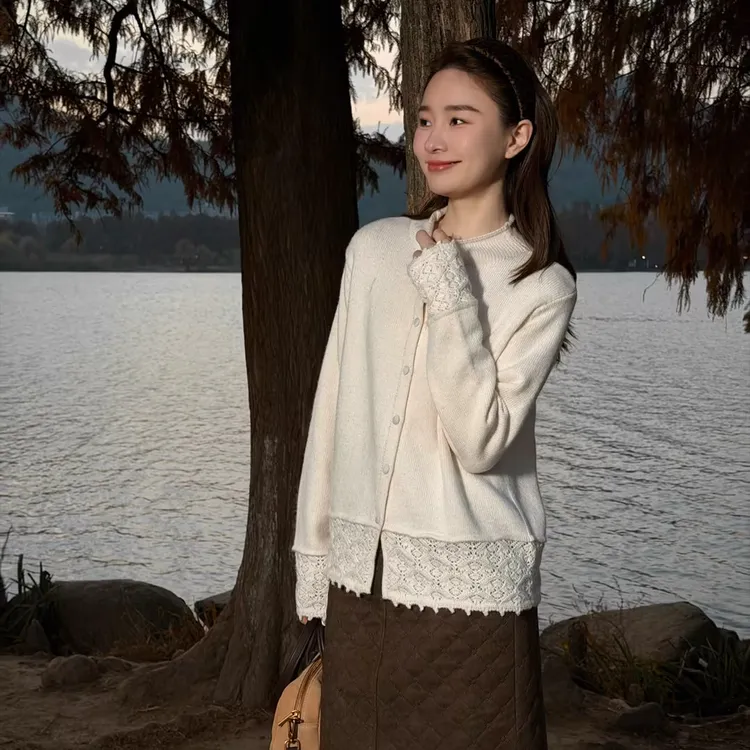 HELA AOMI “醺然织梦”绵羊毛兔毛优雅花边圆领针织衫CY5DC33474