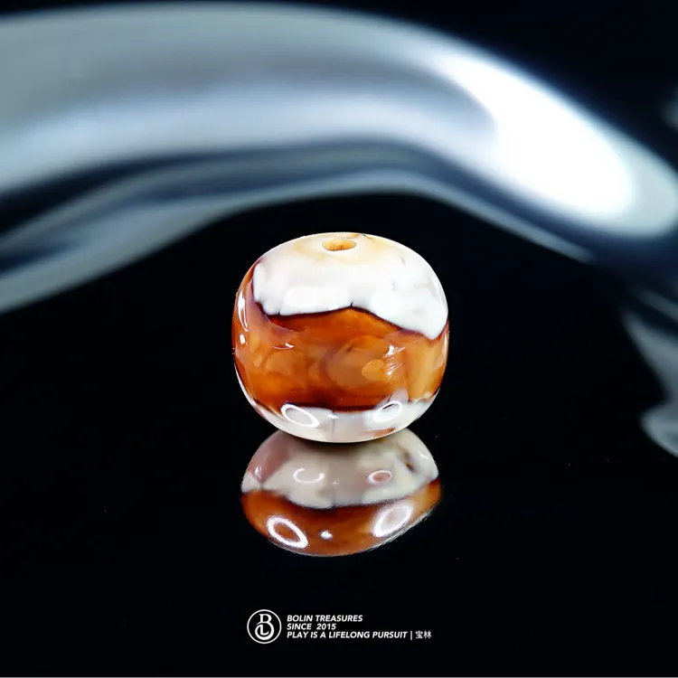 10.5mm一线红咖白彩沁妖孽老型· 天然琥珀蜜蜡高端手作文玩配饰