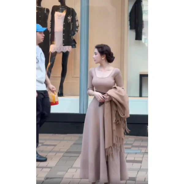 2025秋冬新款显瘦时尚收腰修身小众设计感中袖针织连衣裙加腰带女