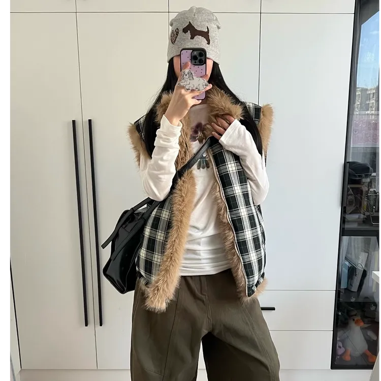 2025秋冬季新款仿狐狸毛皮草格纹马甲两面穿环保毛毛外套女高级感