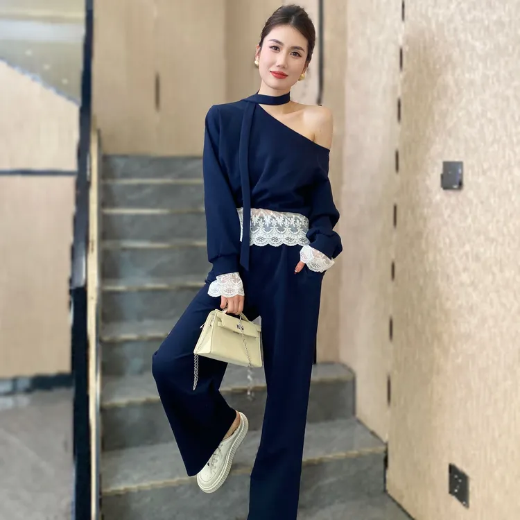 【俊英】气质套装女2025春秋新款时尚减龄蕾丝拼接露肩上衣休闲长裤