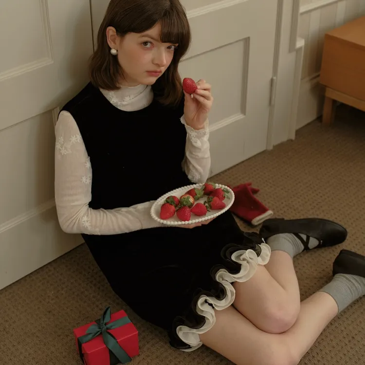 秋冬新款氛围感丝绒女收腰显瘦背心裙蕾丝打底衫套装26606