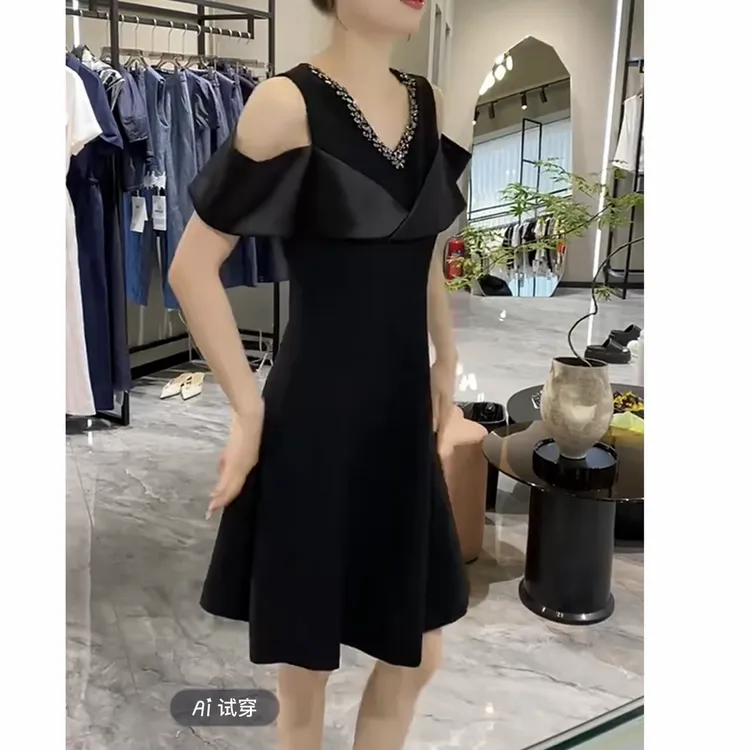 2025夏新款高级感名媛气质重工钉珠v领露肩连衣裙女夏收腰a字裙女