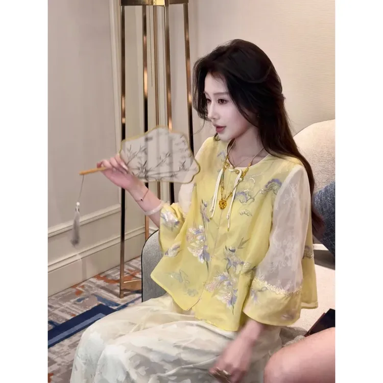 《金玉满堂•鹊桥仙》品味直线飙升 黄色刺绣小衫别致百搭洋气上衣潮