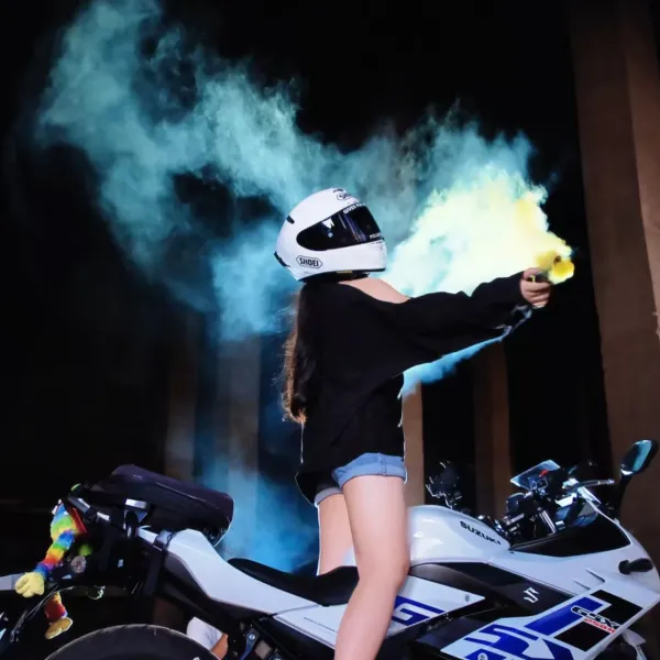 新年户外小孩玩具手持喷雪烟雾棒彩跑粉气氛组徒步登山求救信号棒