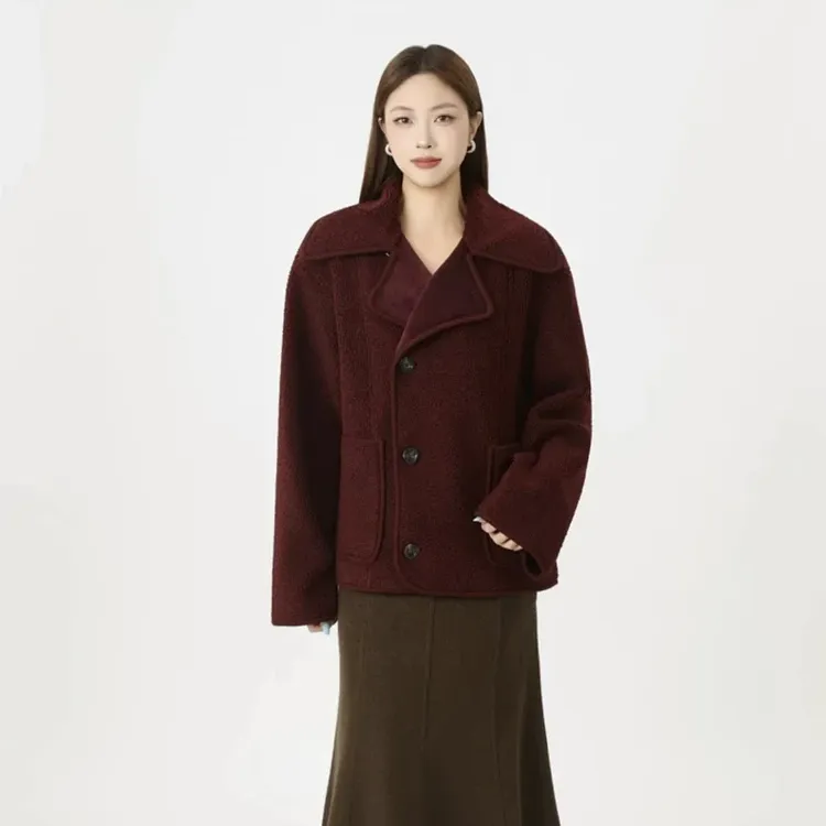 哥弟  大气翻领侧扣设计感泰迪绒保暖外套 140069
