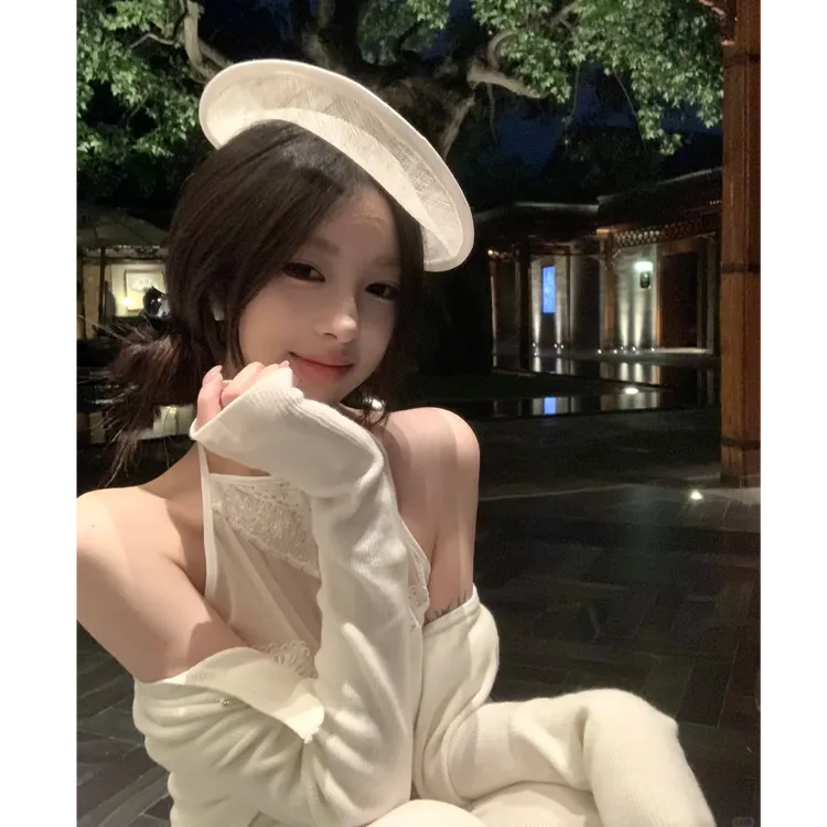 韩系时尚气质女神高级感网纱挂脖吊带上衣配显瘦高腰休闲裤子套装