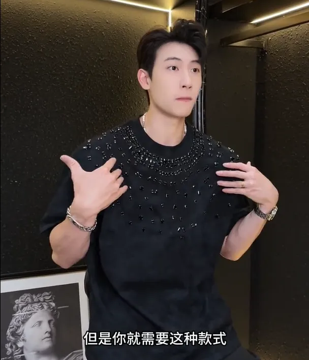 夏季高级感新款美式潮牌领口立体钻短袖T恤百搭潮流装饰套头上衣