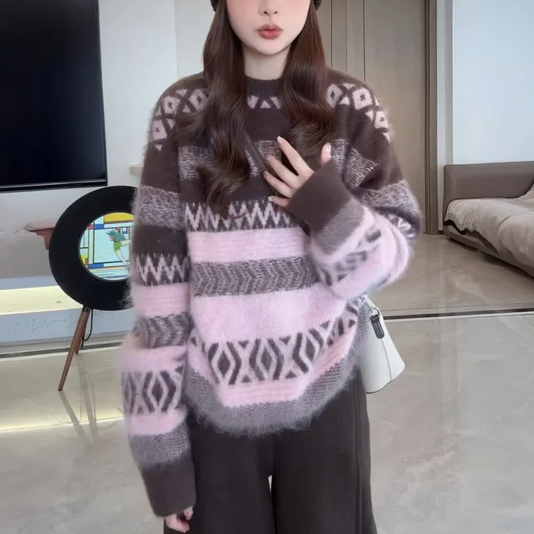 2025仿貂毛北极绒复古圆领撞色套头针织衫女秋冬保暖长袖毛衣上衣