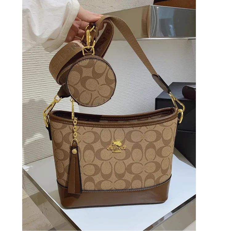 香港正品2026包包高级感流浪包女百搭大容量斜挎韩版宽肩带单肩包