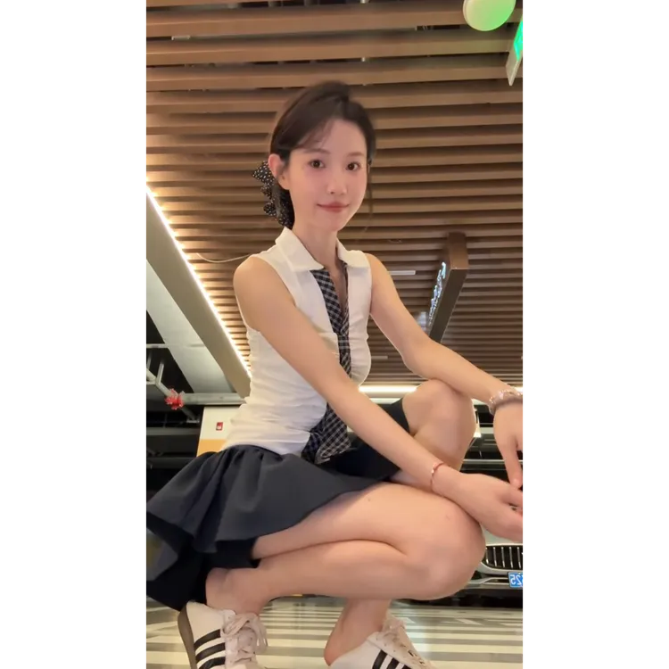 MARIE.COCO小众设计感别致格纹领带拼接V领无袖上衣气质裤裙套装