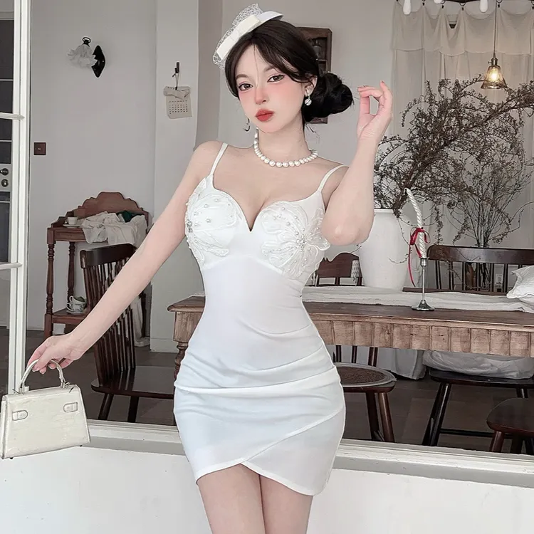 辣妹低胸花朵法式性感不规则吊带短裙高腰露背修身显瘦包臀连衣裙