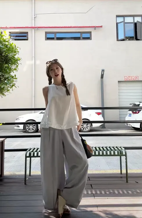 夏季新款氛围感穿搭白色圆领无袖上衣+灰色百搭显瘦阔腿裤女小众