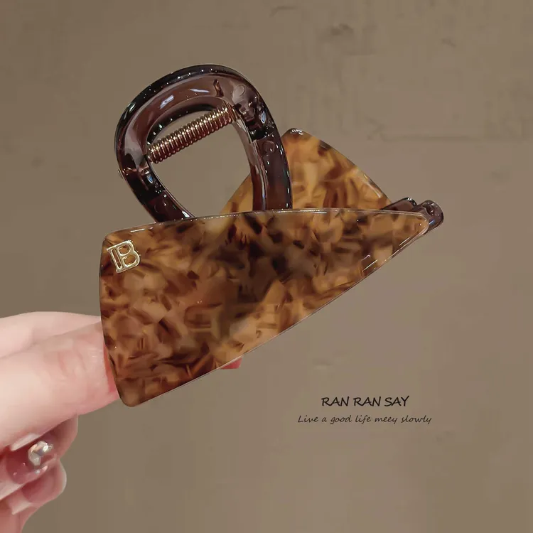 韩系三角豹纹醋酸抓夹女新款半扎发发卡后脑勺发量少盘发鲨鱼夹子