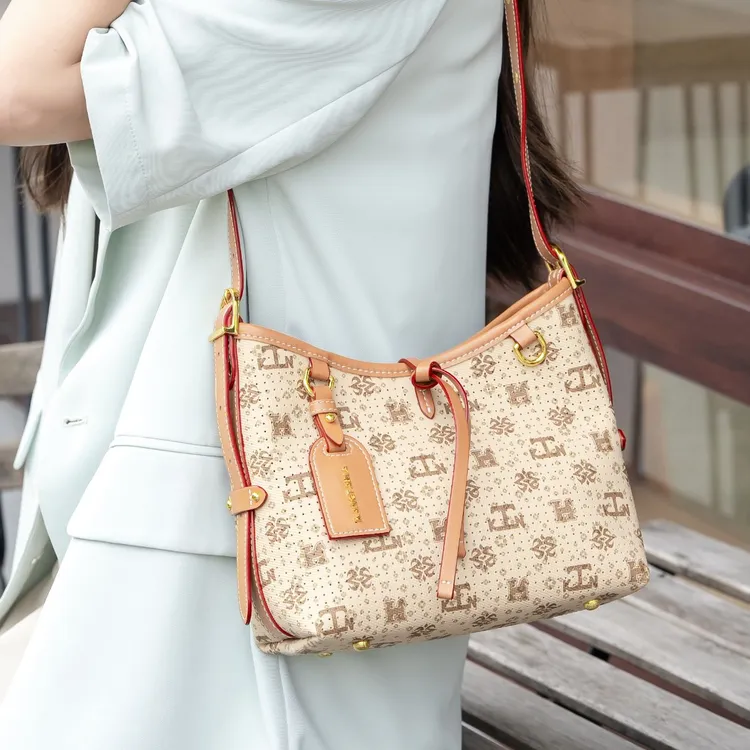 耐磨单肩斜挎包潮流拉链暗袋休闲女士拉链防刮轻奢时尚百搭夏季