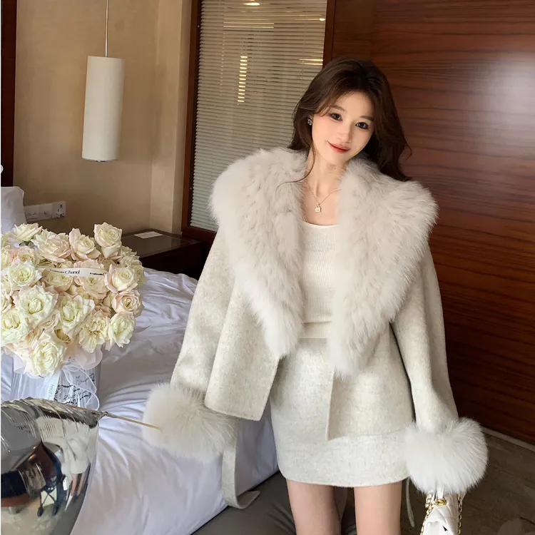 韩系高级感时尚套装女2025冬季新款慵懒风简约纯色外套半裙两件套