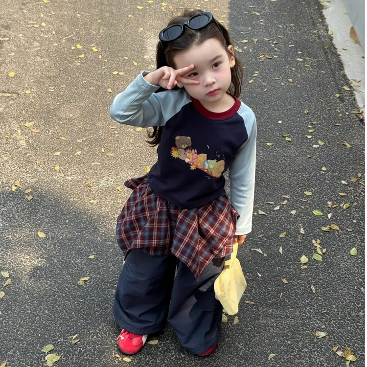 女童套装2025秋季新款卡通小熊拼接长袖+格子屁帘工装裤两件套潮