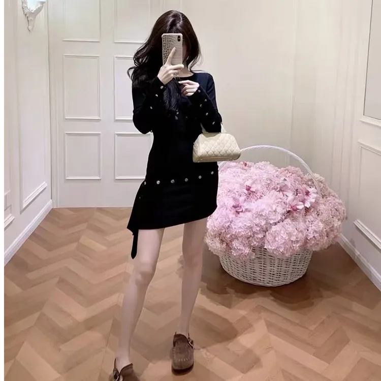 2026秋冬新款韩系黑色连衣裙气质高级感超好看不规则设计包臀裙