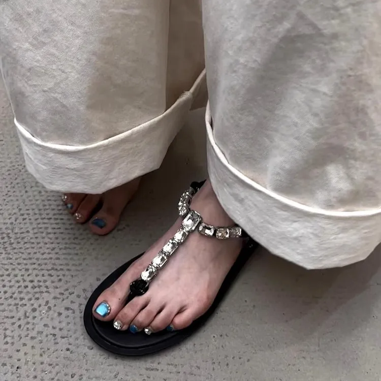 平底罗马人字凉拖黑色女一字带水钻夹趾度假风绝美配裙子沙滩凉鞋