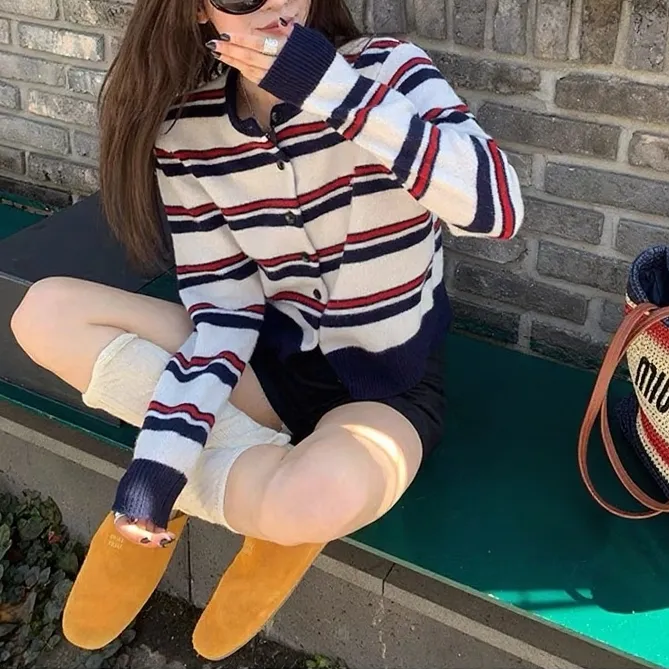 撞色条纹针织开衫女2025秋冬季新款慵懒风显瘦短款毛衣外套上衣