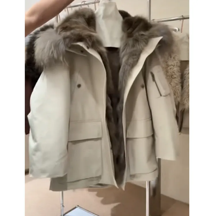 2025新款卡其色中长款毛领连帽派克服女冬季加绒加厚工装羽绒外套