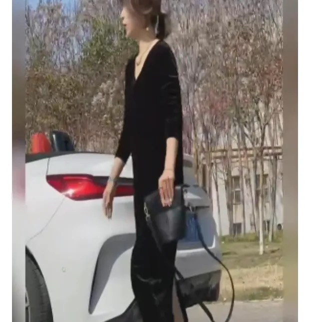 2025春季新款时尚女装网红气质爆款休闲连衣裙乖AX