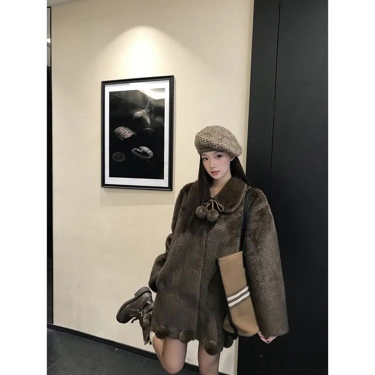 小浣熊】冬季法式气质复古加厚宽松高级感慵懒球球毛毛外套HW3926#