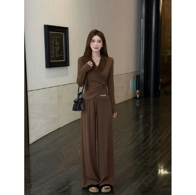 【审美偏爱】不畏风雪毛毛V领不规则收腰上衣直筒显瘦长裤套装A528