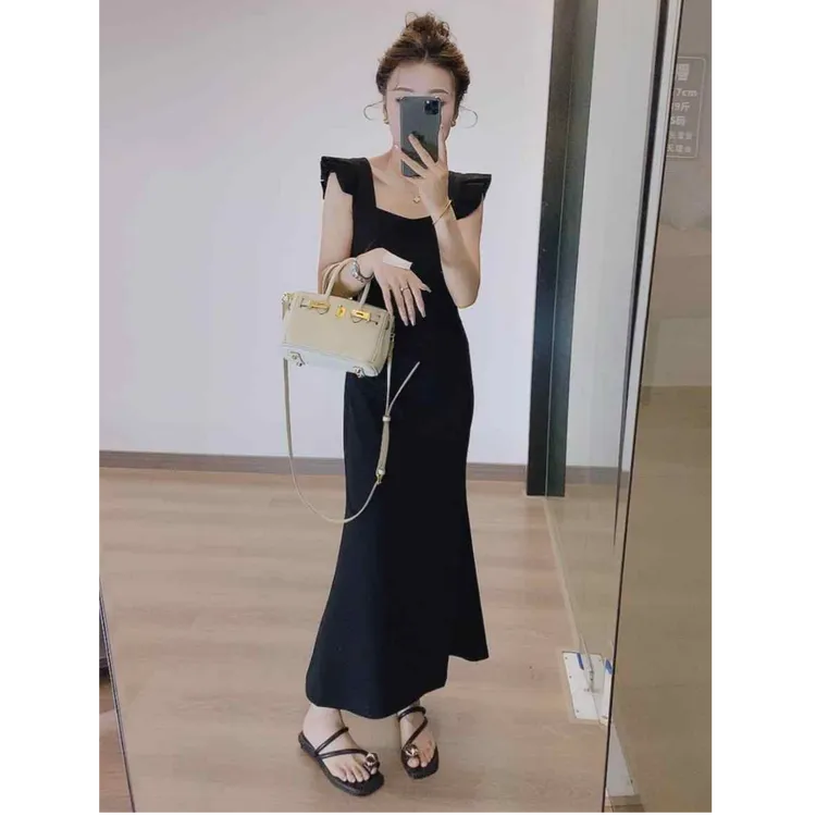 赫本风小黑裙小飞袖连衣裙夏季高级感露锁骨收腰鱼尾裙飞飞袖长裙