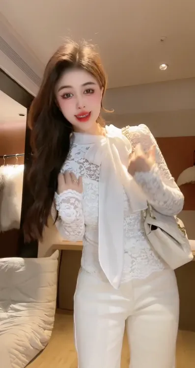 法式2025秋冬新款气质女人蕾丝蝴蝶结半高领长袖微透蕾丝上衣女