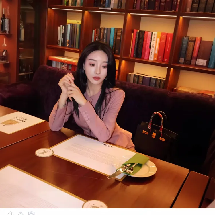 富家千金感小香风套装裙女秋季轻熟风气质西装上衣包臀中裙两件套