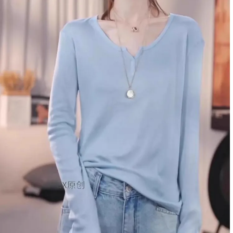 大码百搭时尚小v领长袖t恤女胖MM秋季小个子遮肉显瘦叠穿打底上衣
