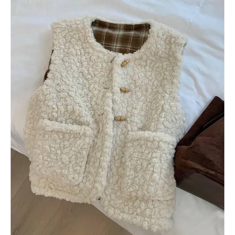 羊羔毛绒马甲女时髦洋气独特漂亮2025巨好看背心外穿上衣坎肩马夹