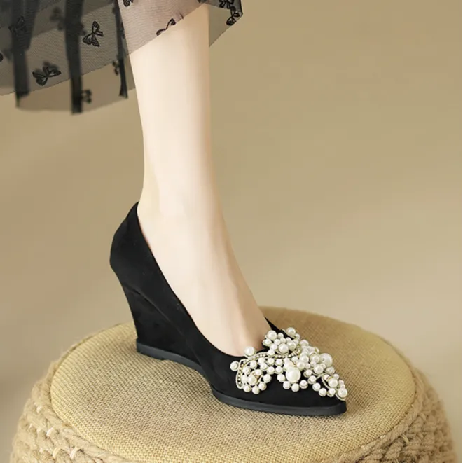 黑色坡跟高跟鞋女小众气质名媛珍珠扣女神范尖头浅口软底舒适单鞋