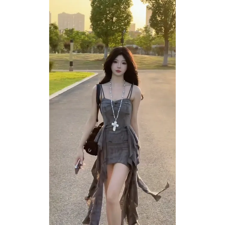 MARIE.COCO美式性感纯欲复古废土风吊带连衣裙收腰显瘦不规则短裙